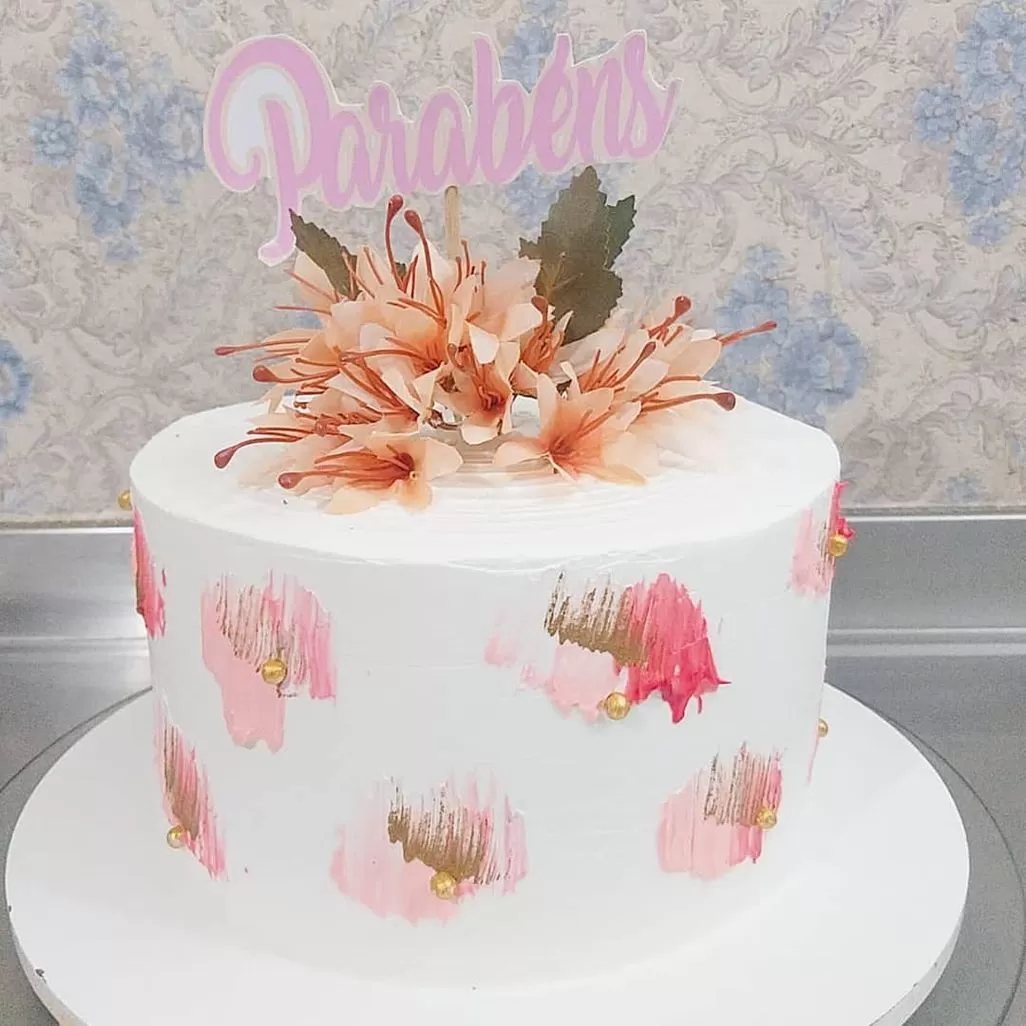 Faça esse bolo de aniversário feminino que fica lindo