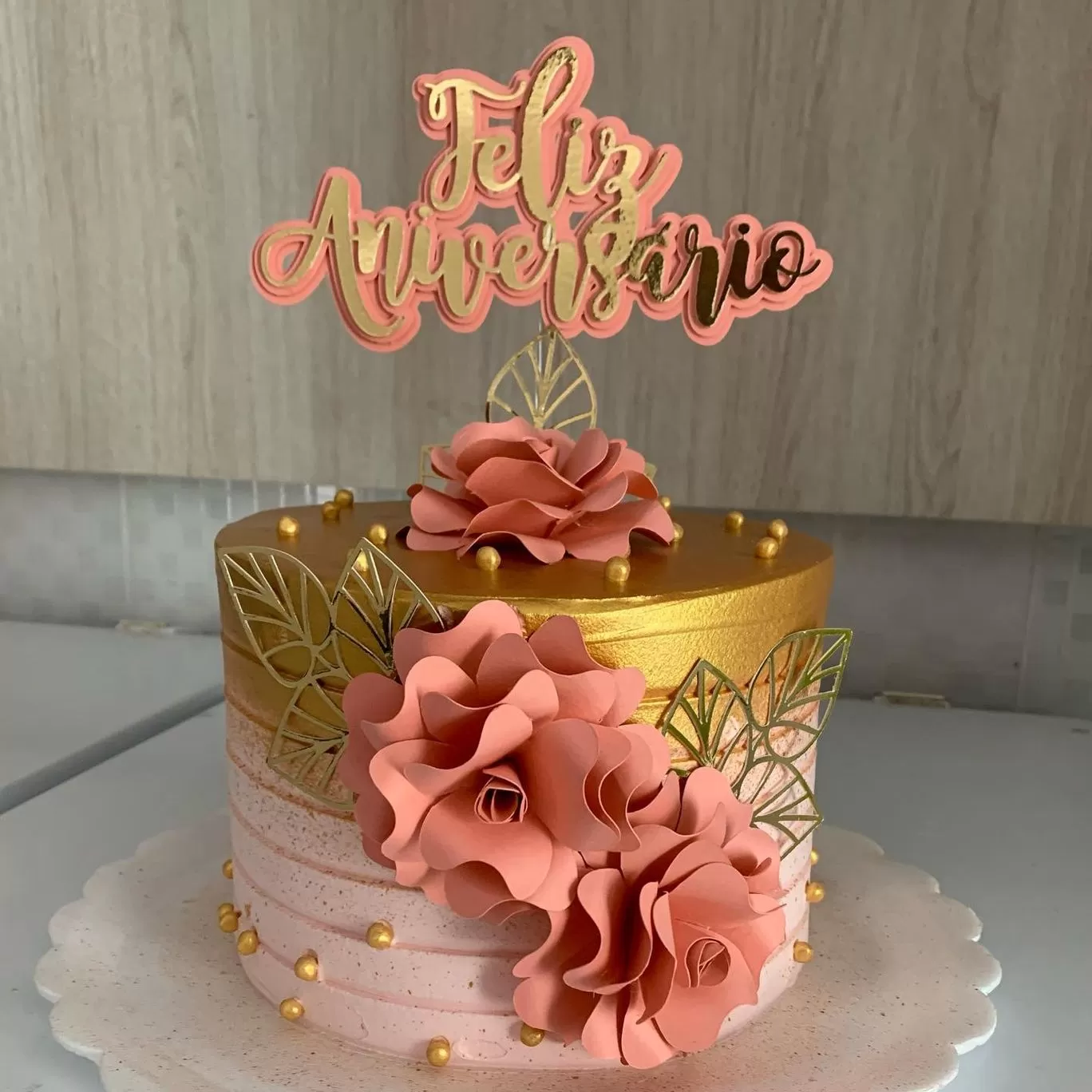 Bolo feminino delicado  Decoração do bolo de aniversário, Bolo, Plaquinha  para bolo